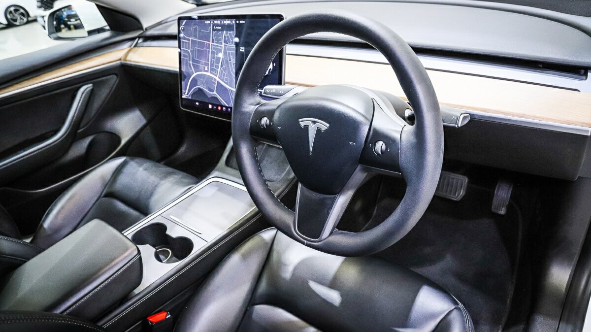 Tesla Model 3 image 4