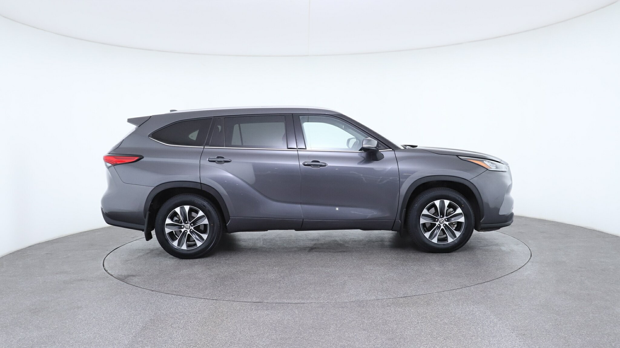 Toyota Kluger image 4
