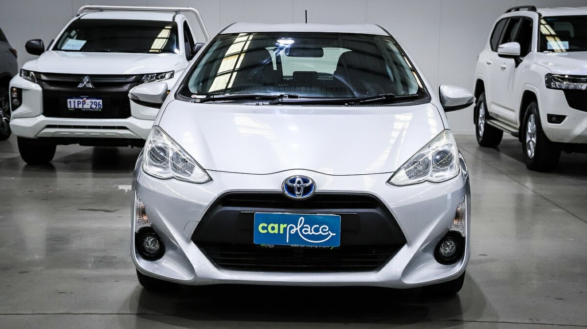Toyota Prius C image 2