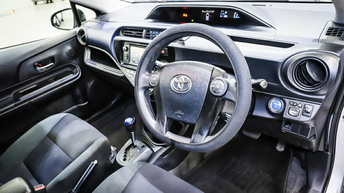 Toyota Prius C image 4