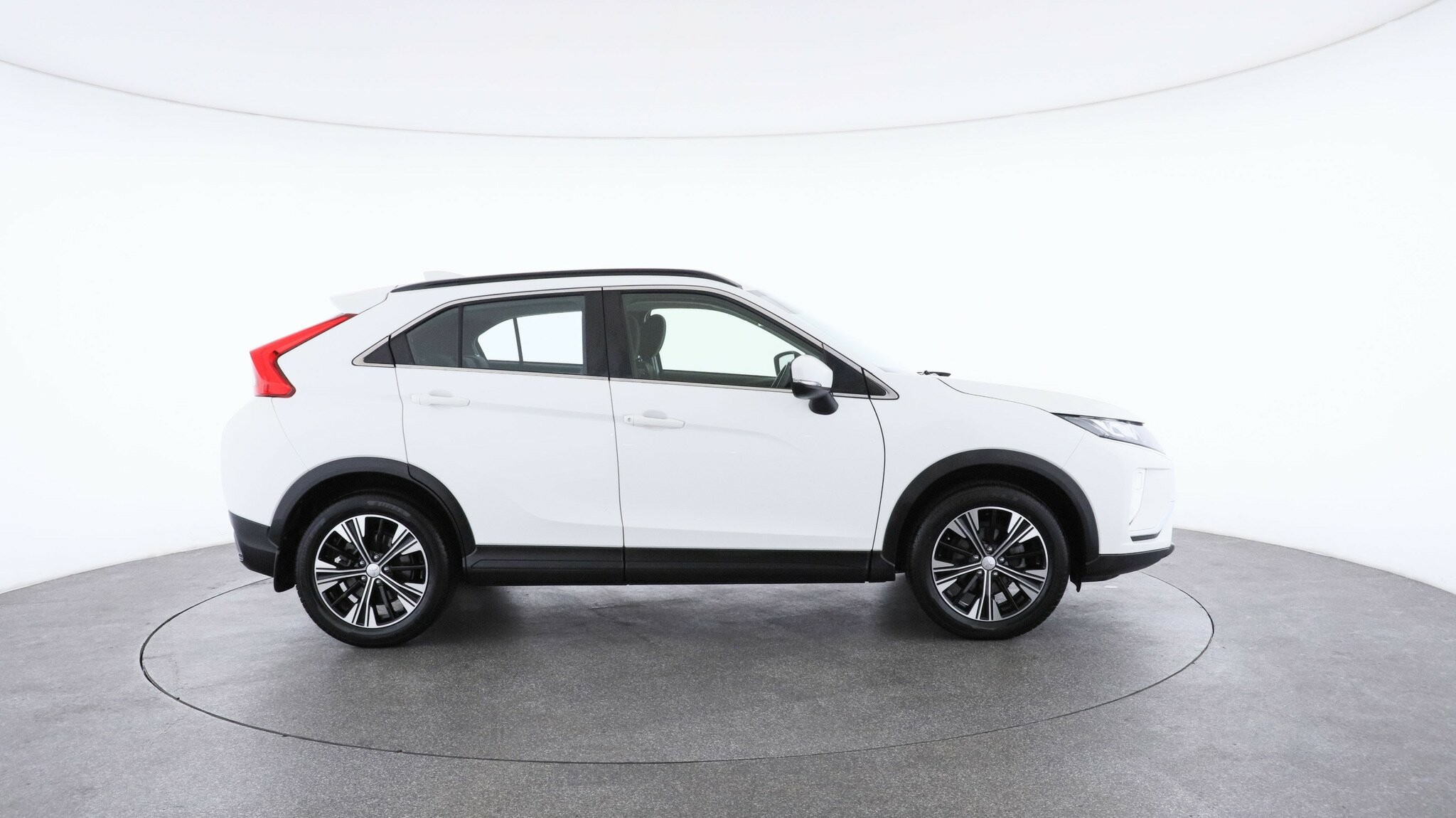 Mitsubishi Eclipse Cross image 4