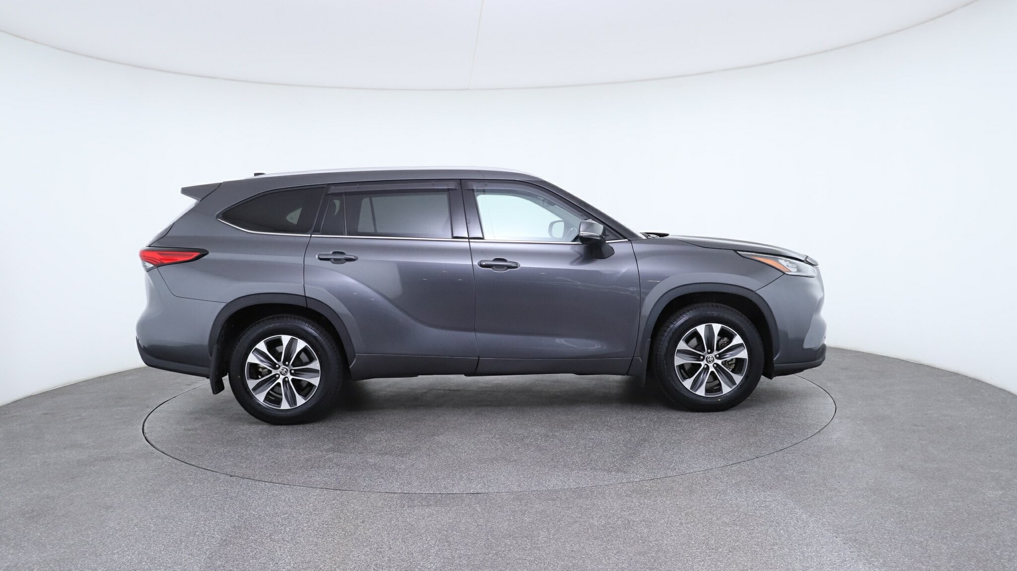 Toyota Kluger image 4