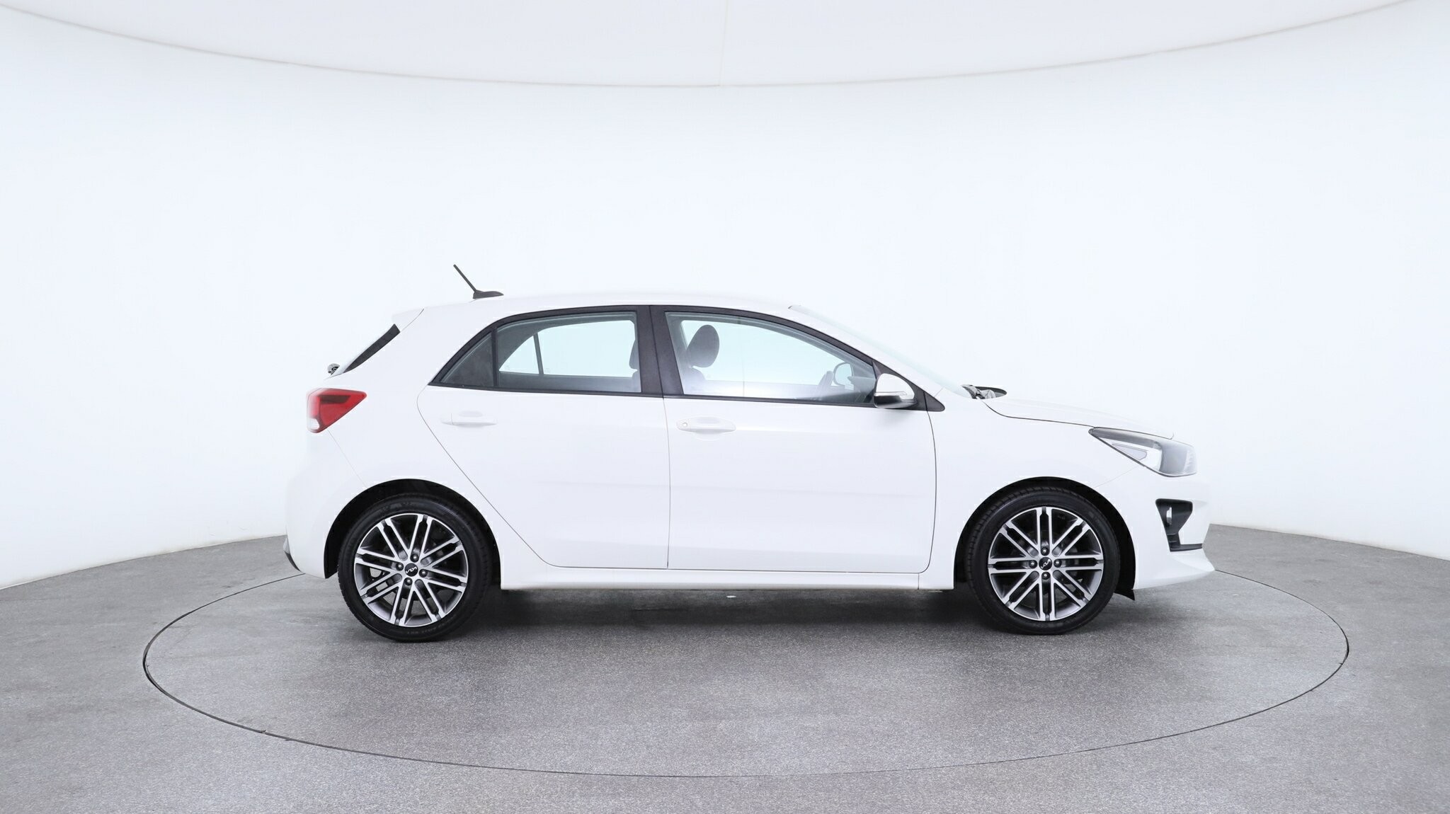 Kia Rio image 4
