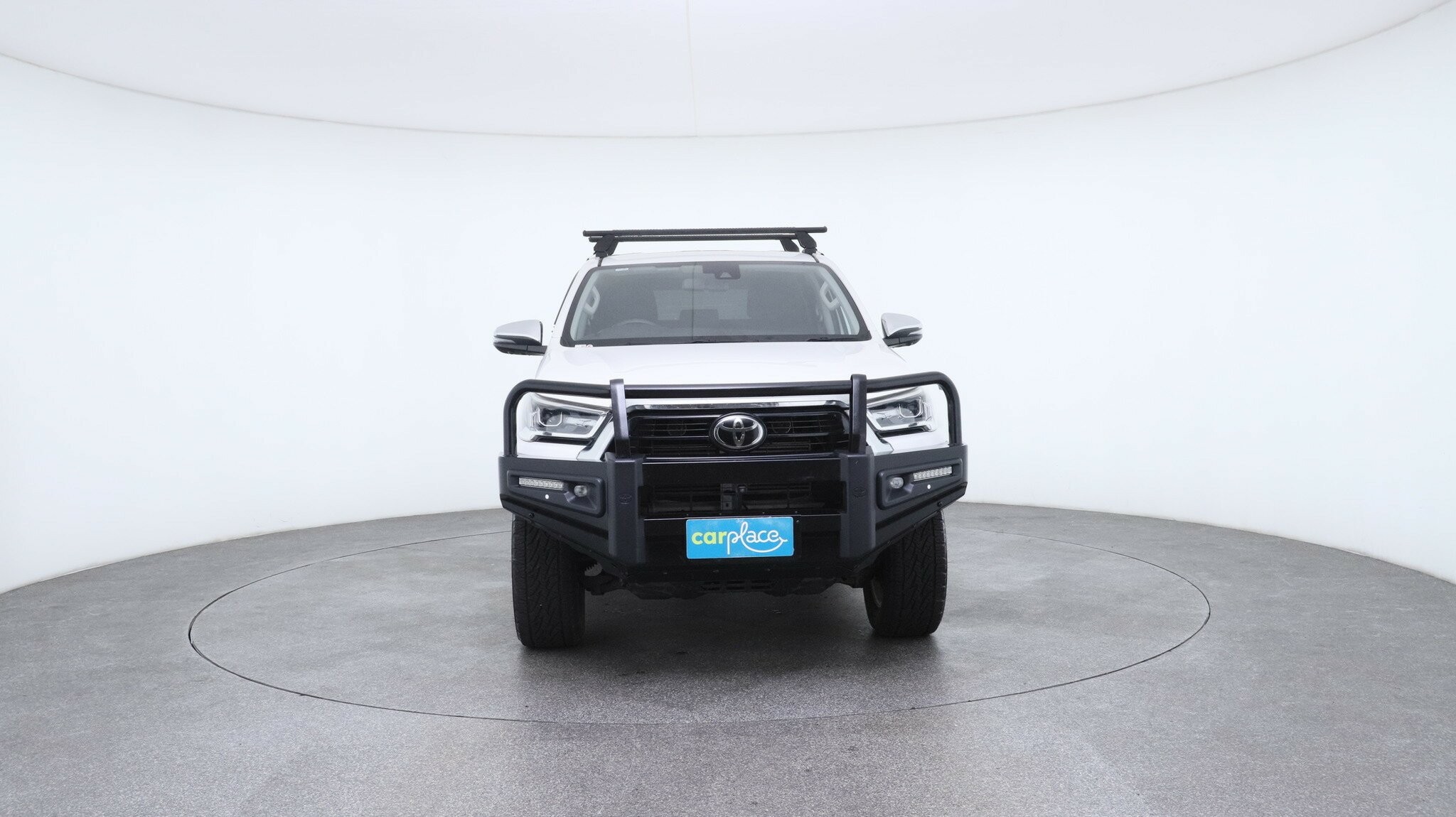 Toyota Hilux image 2