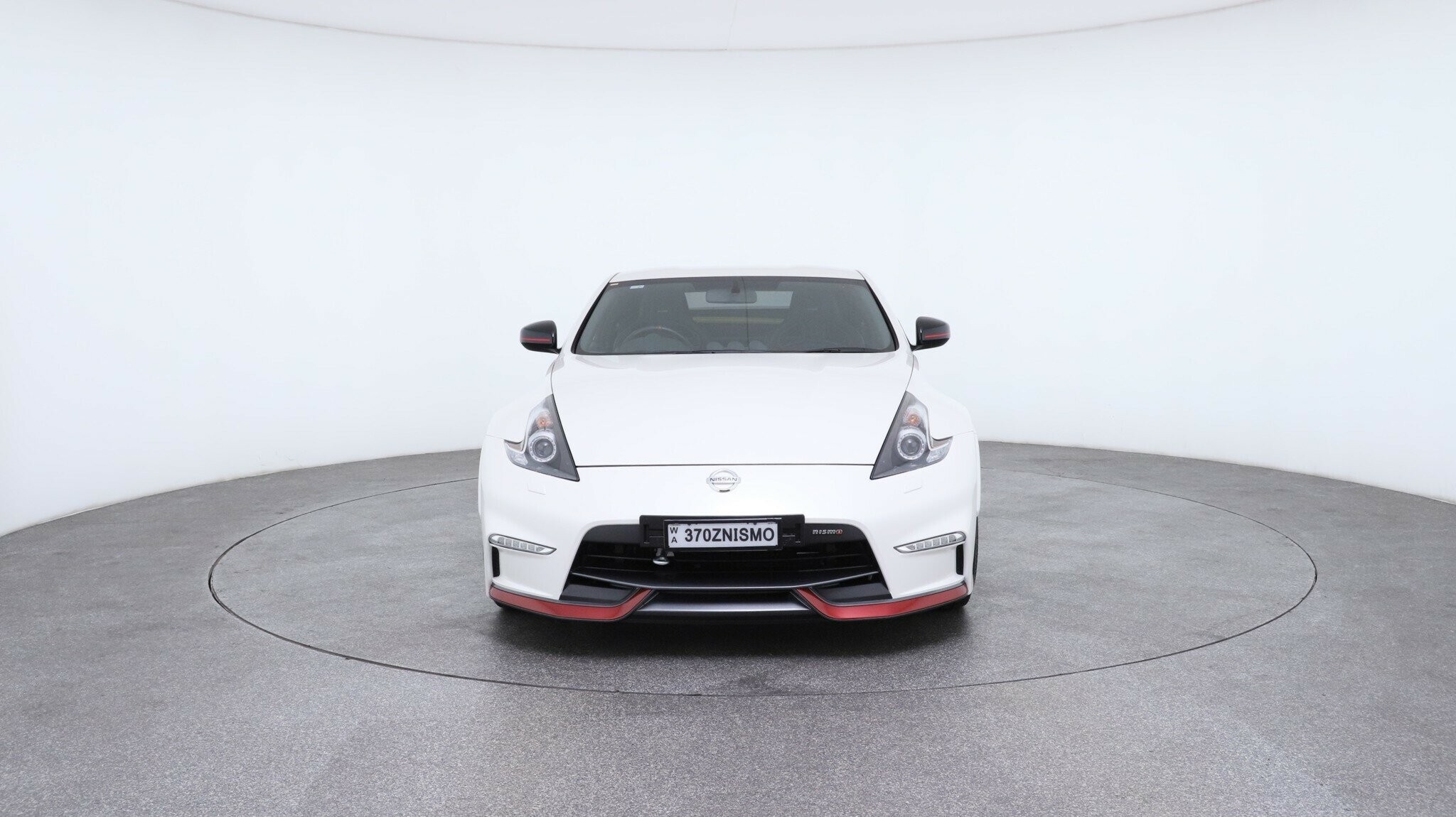 Nissan 370z image 2
