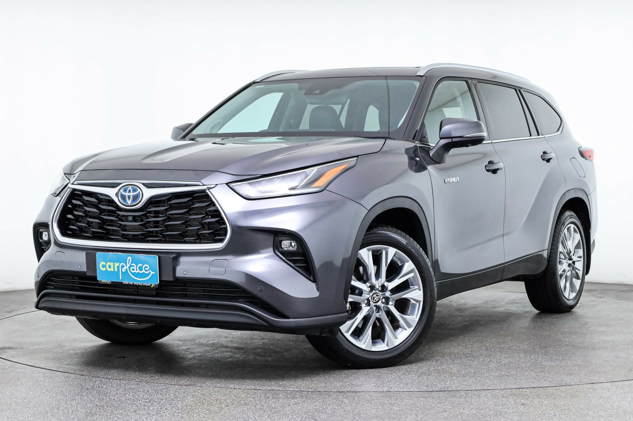 Toyota Kluger image 1