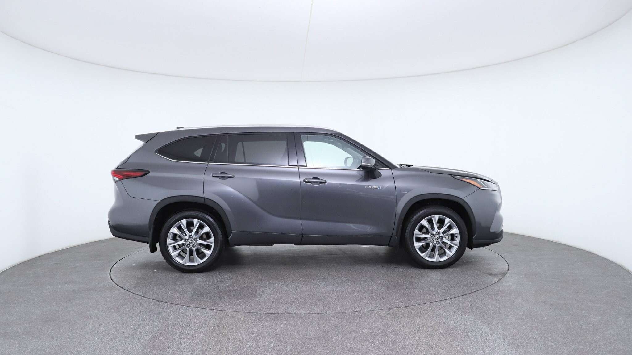 Toyota Kluger image 4
