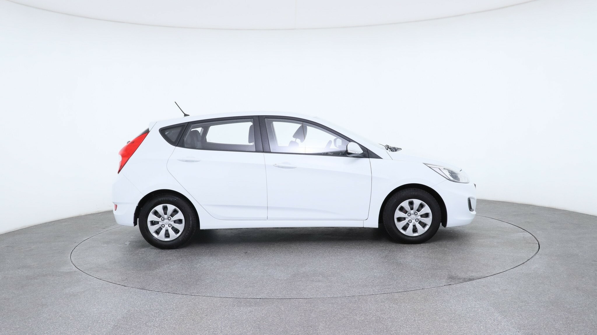 Hyundai Accent image 4