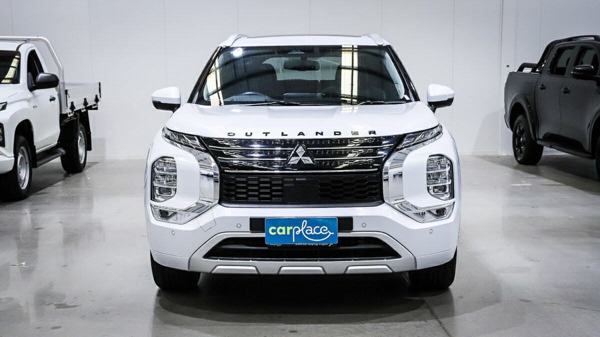 Mitsubishi Outlander image 2