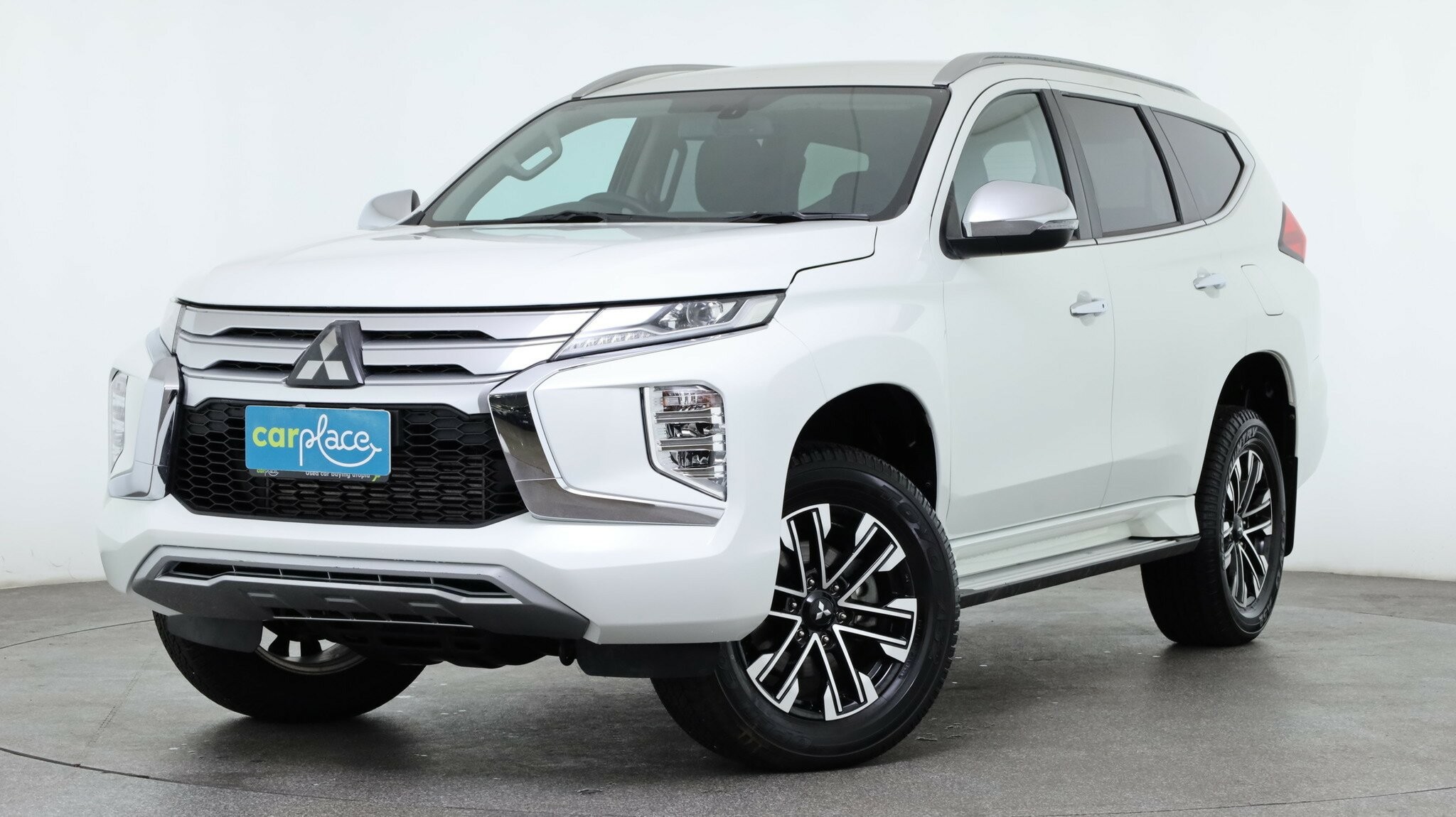 Mitsubishi Pajero Sport image 1