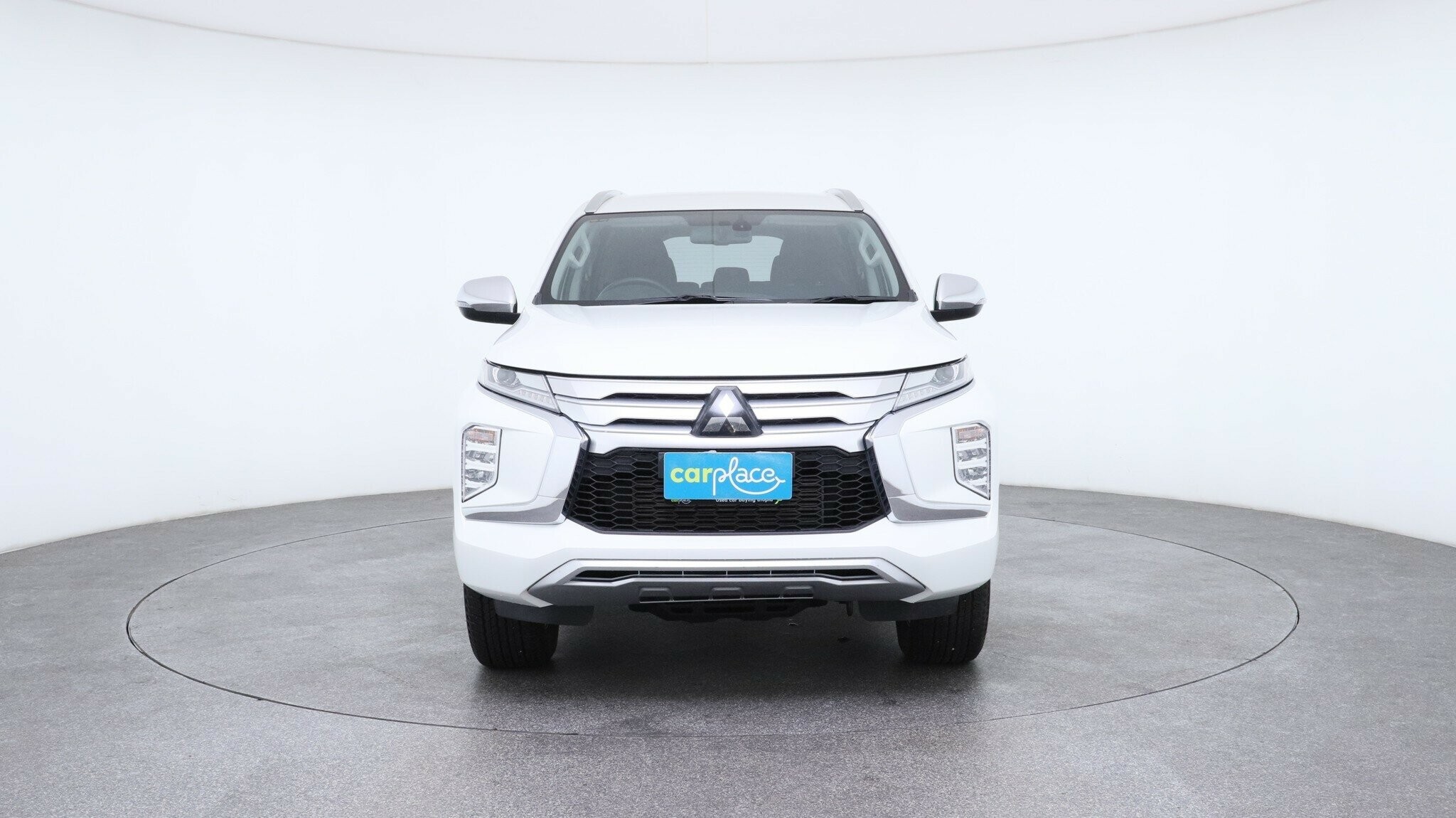 Mitsubishi Pajero Sport image 2