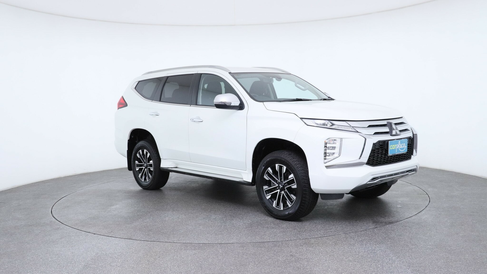 Mitsubishi Pajero Sport image 3
