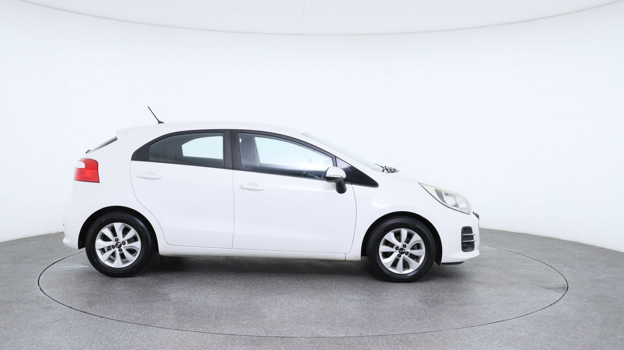 Kia Rio image 4