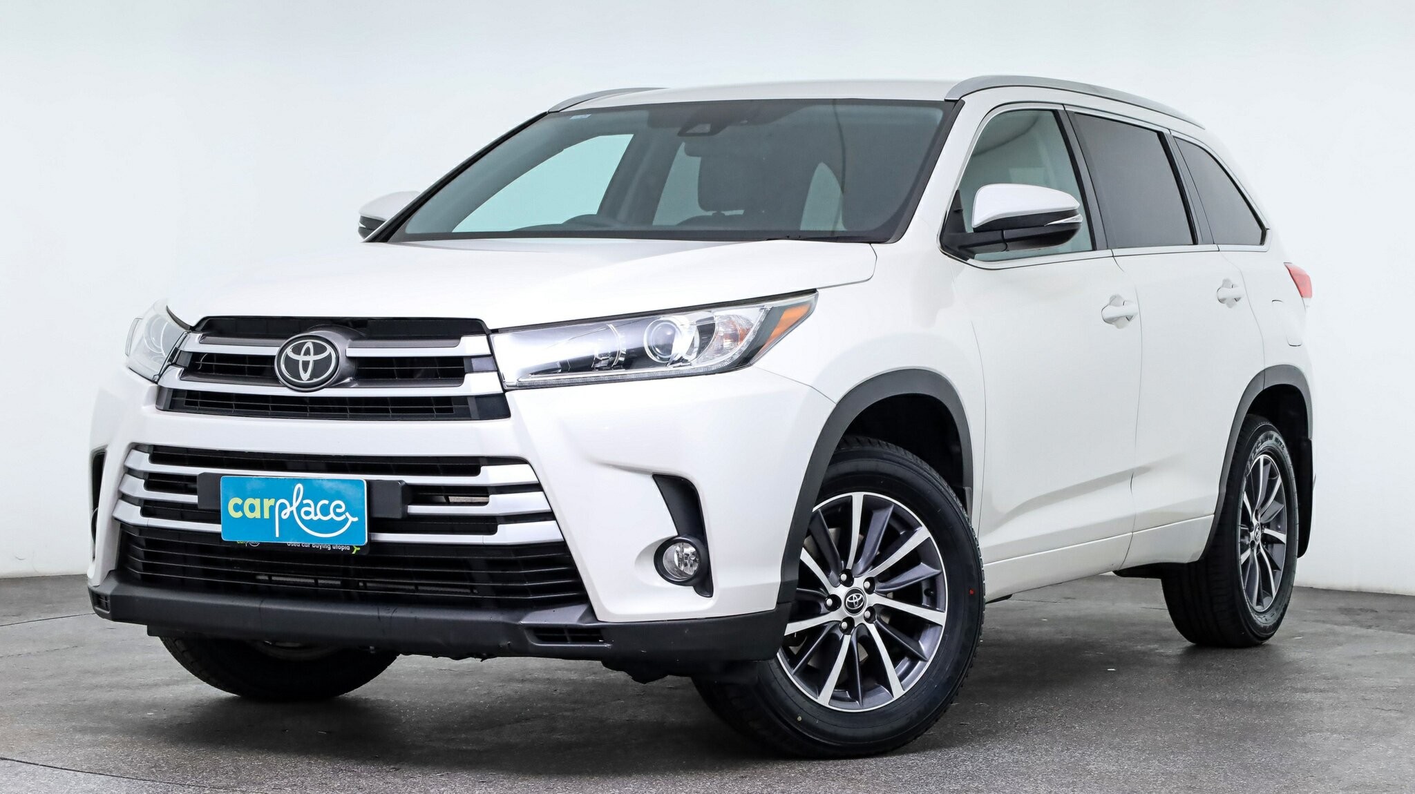 Toyota Kluger image 1