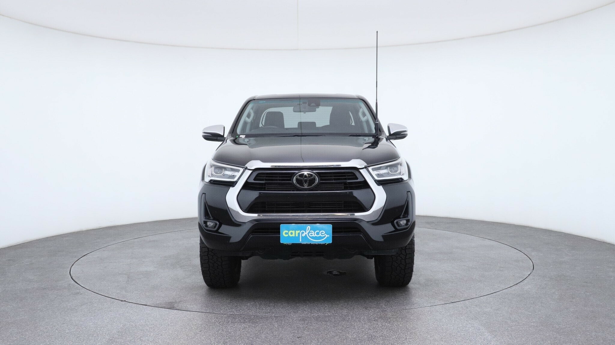 Toyota Hilux image 2