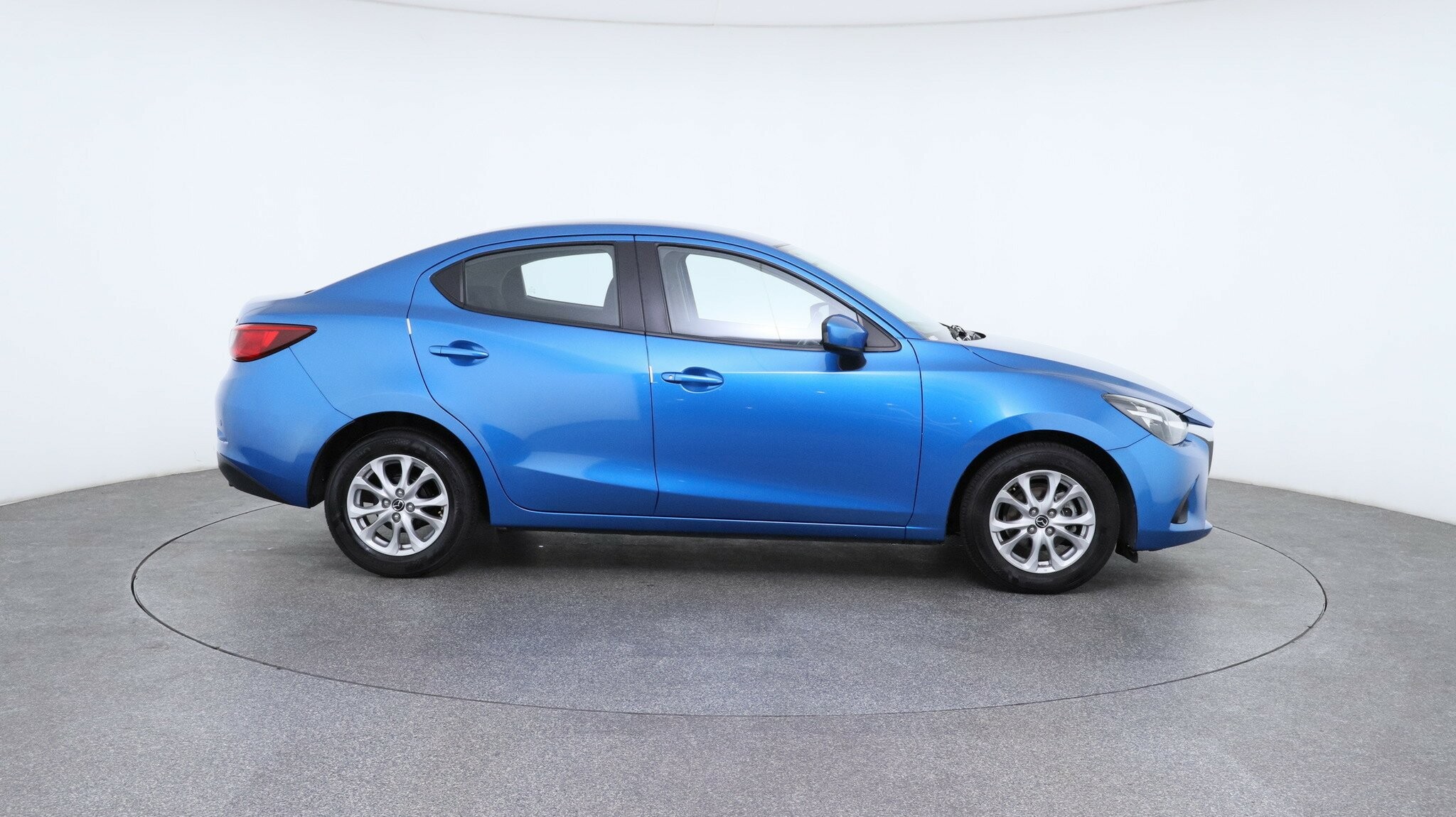 Mazda 2 image 4