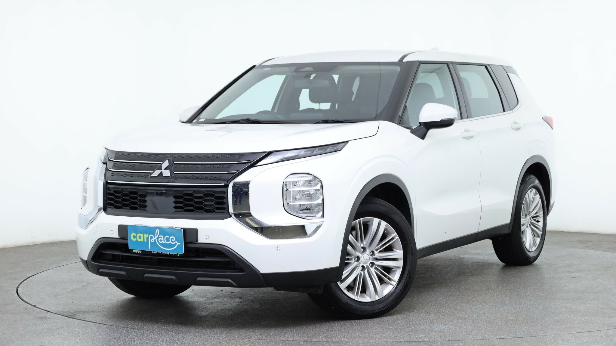 Mitsubishi Outlander image 2
