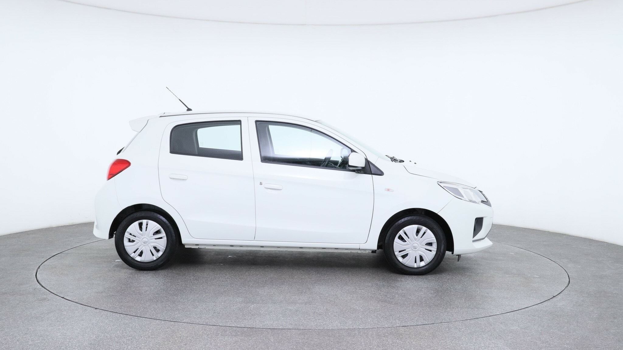 Mitsubishi Mirage image 4