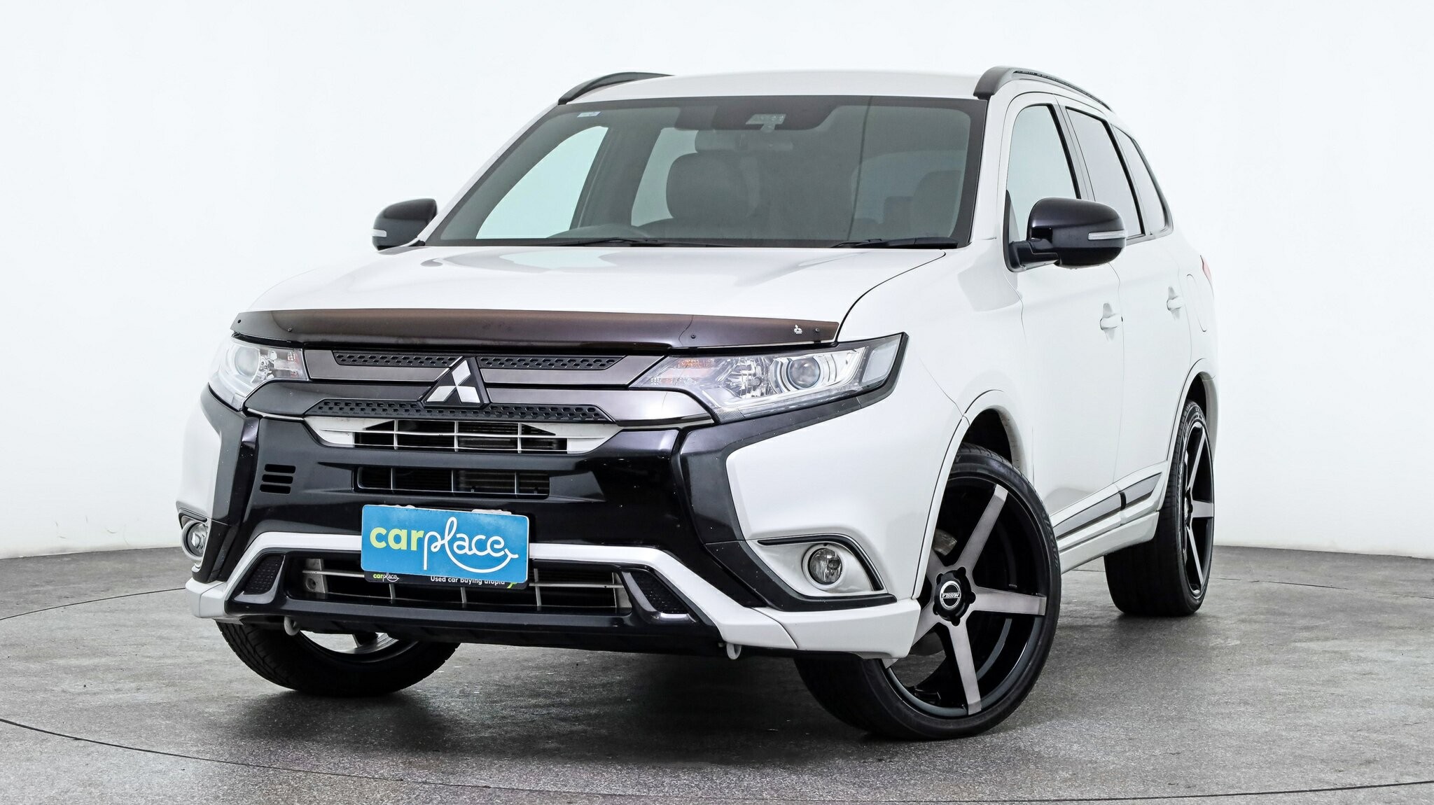 Mitsubishi Outlander image 2