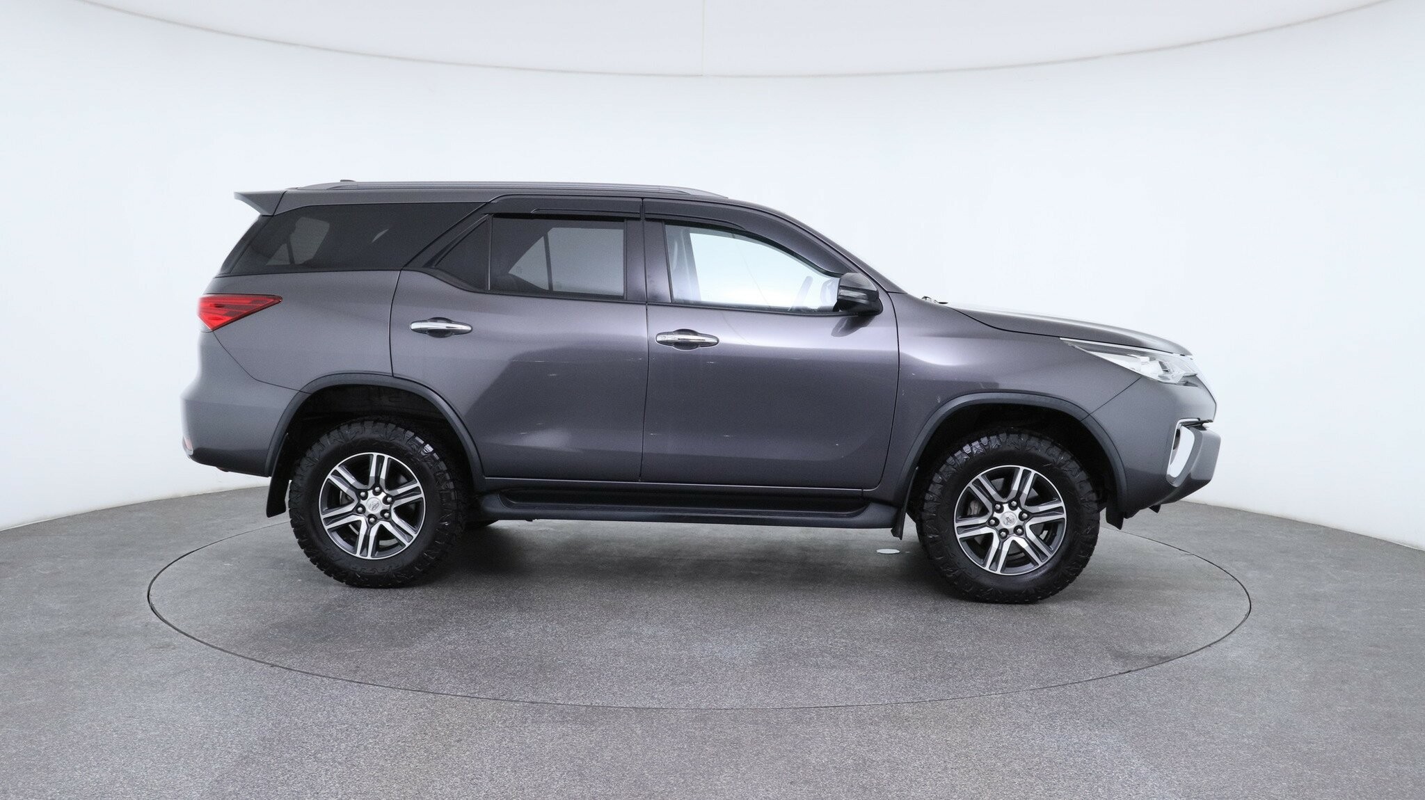 Toyota Fortuner image 4