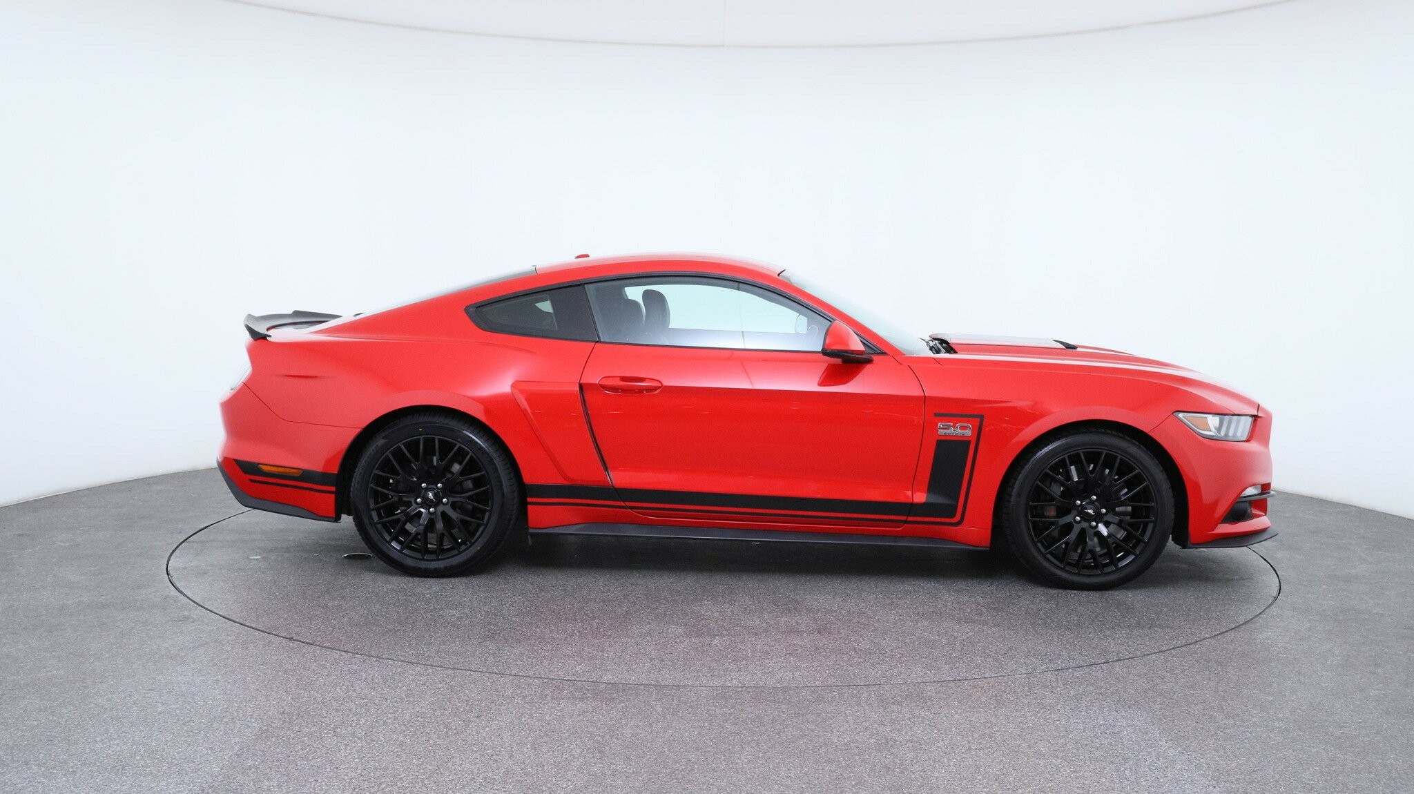 Ford Mustang image 4