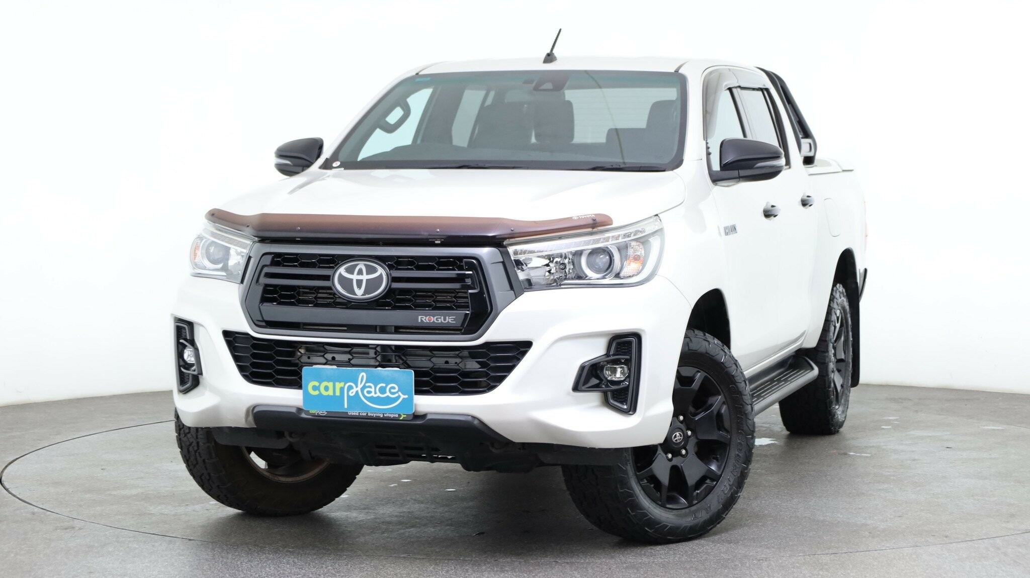 Toyota Hilux image 2