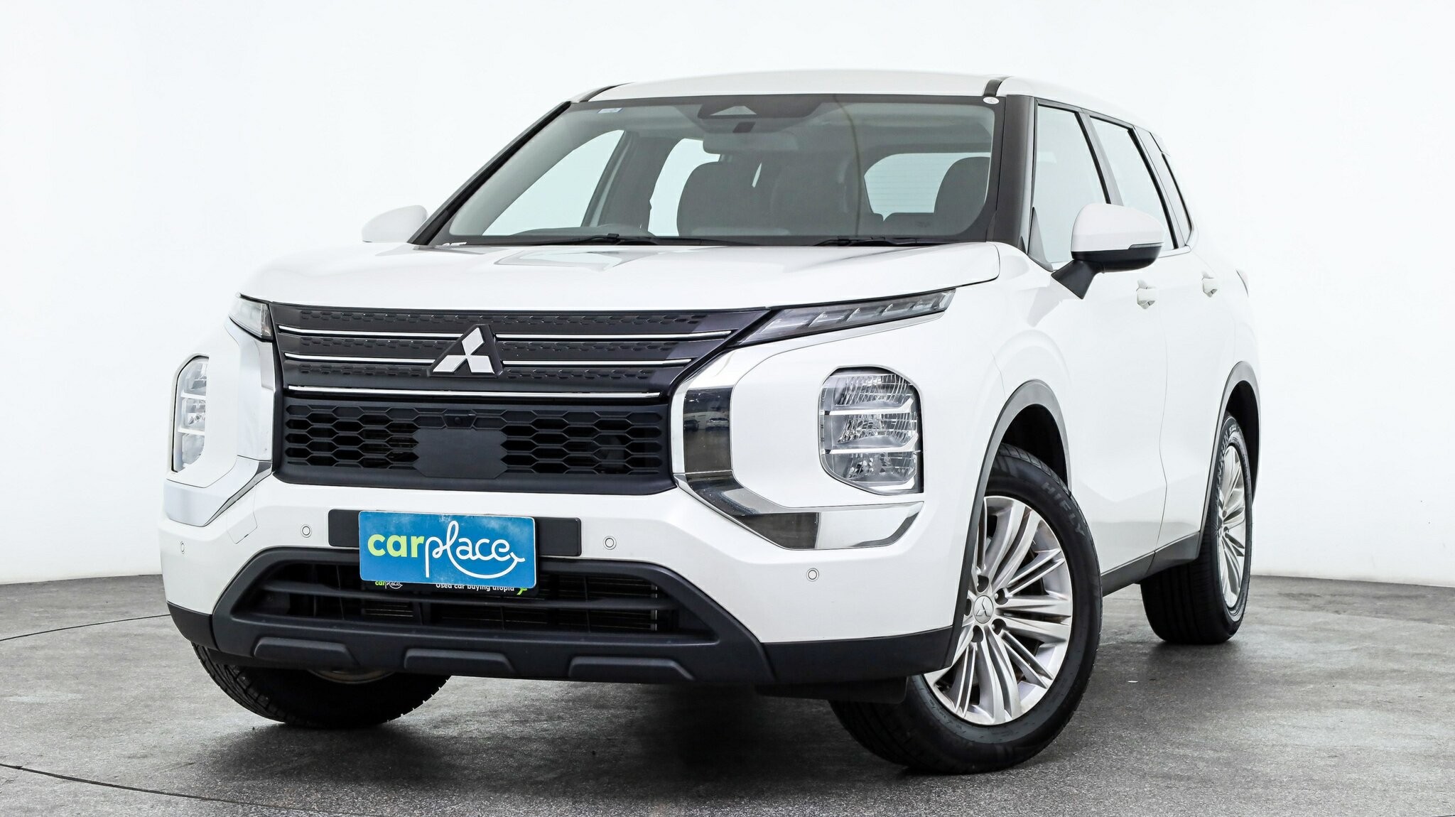 Mitsubishi Outlander image 2