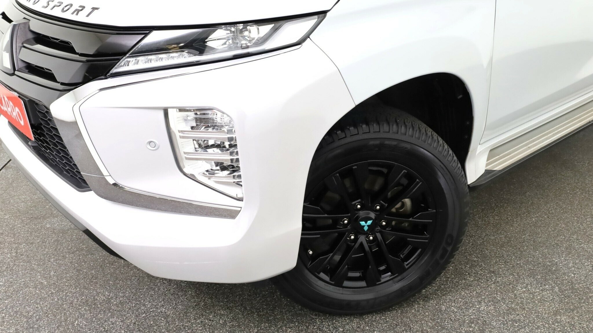Mitsubishi Pajero Sport image 3