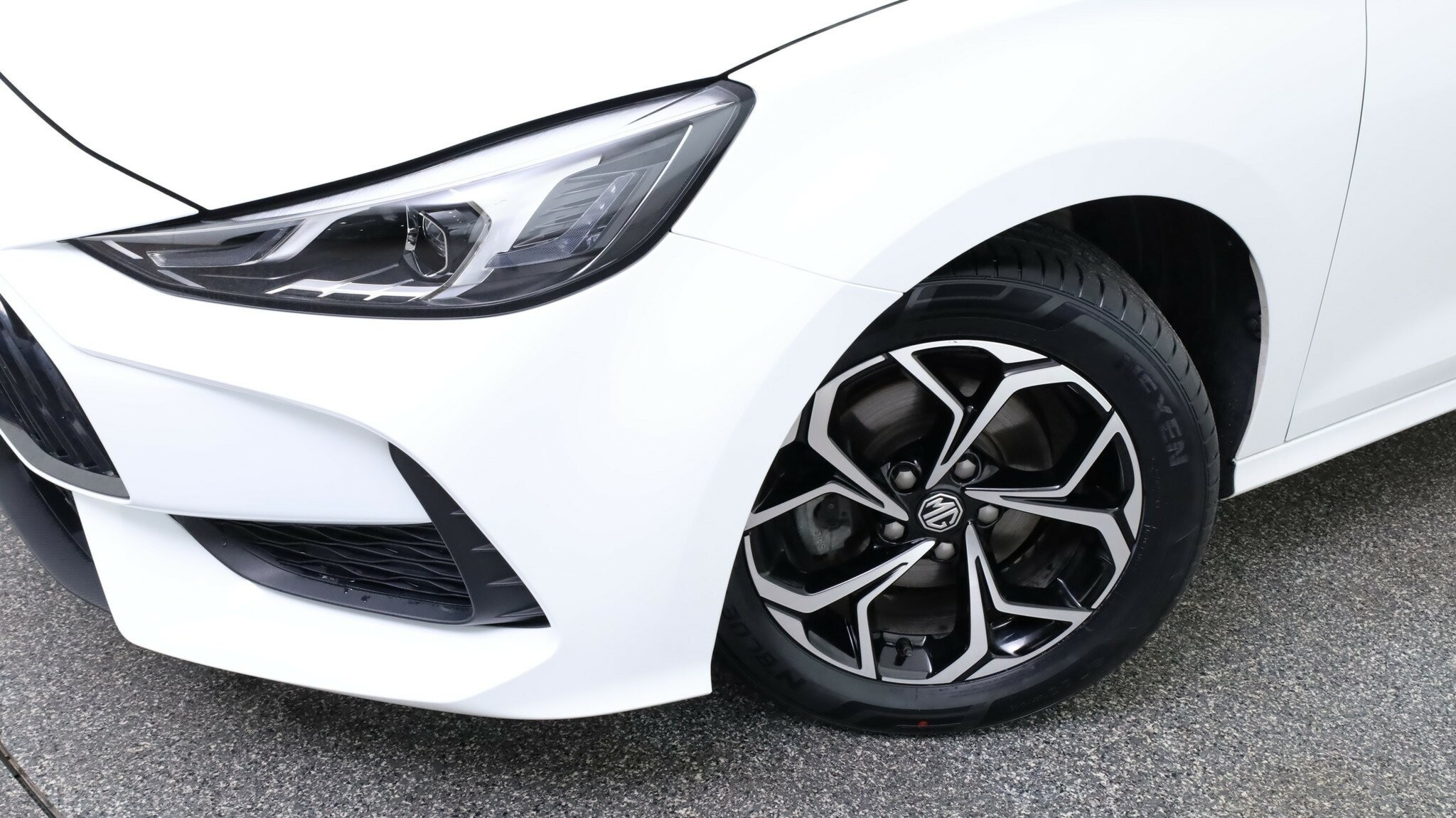 MG Mg5 image 3