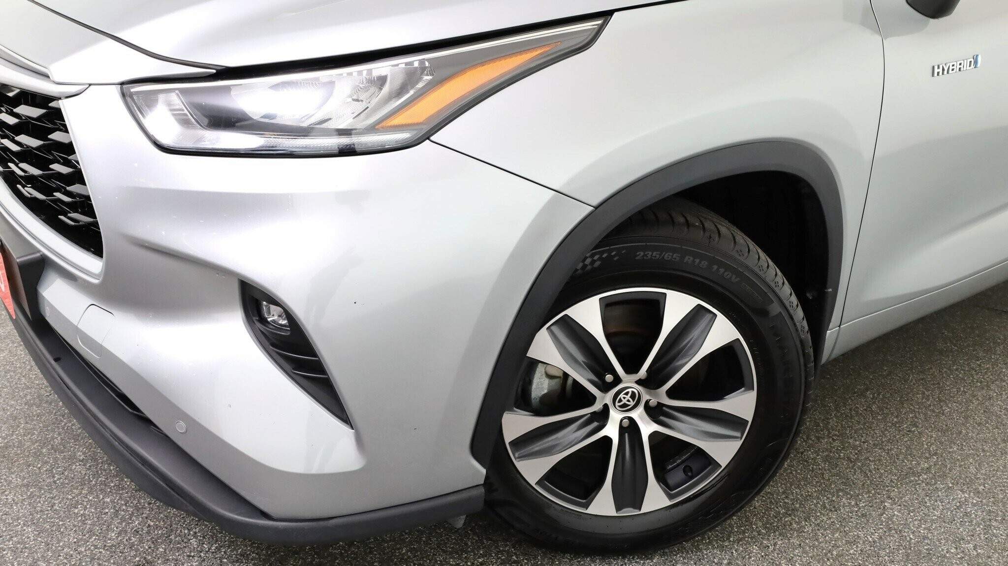 Toyota Kluger image 3