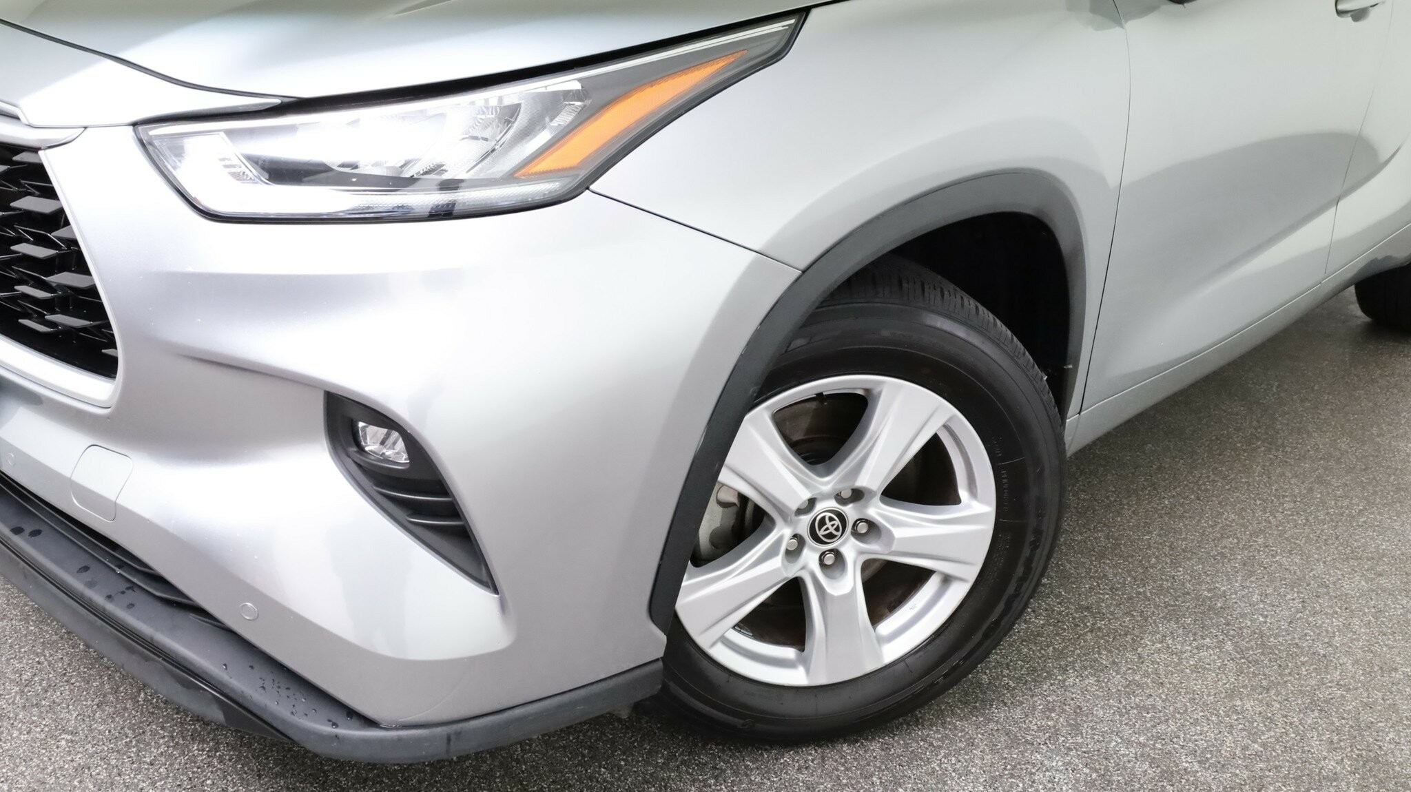 Toyota Kluger image 3
