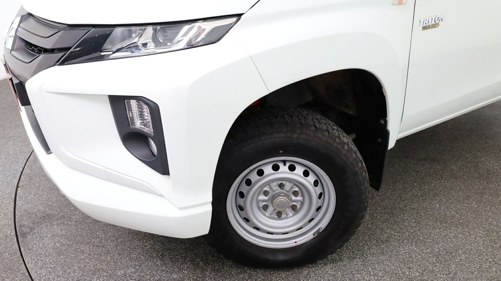 Mitsubishi Triton image 3