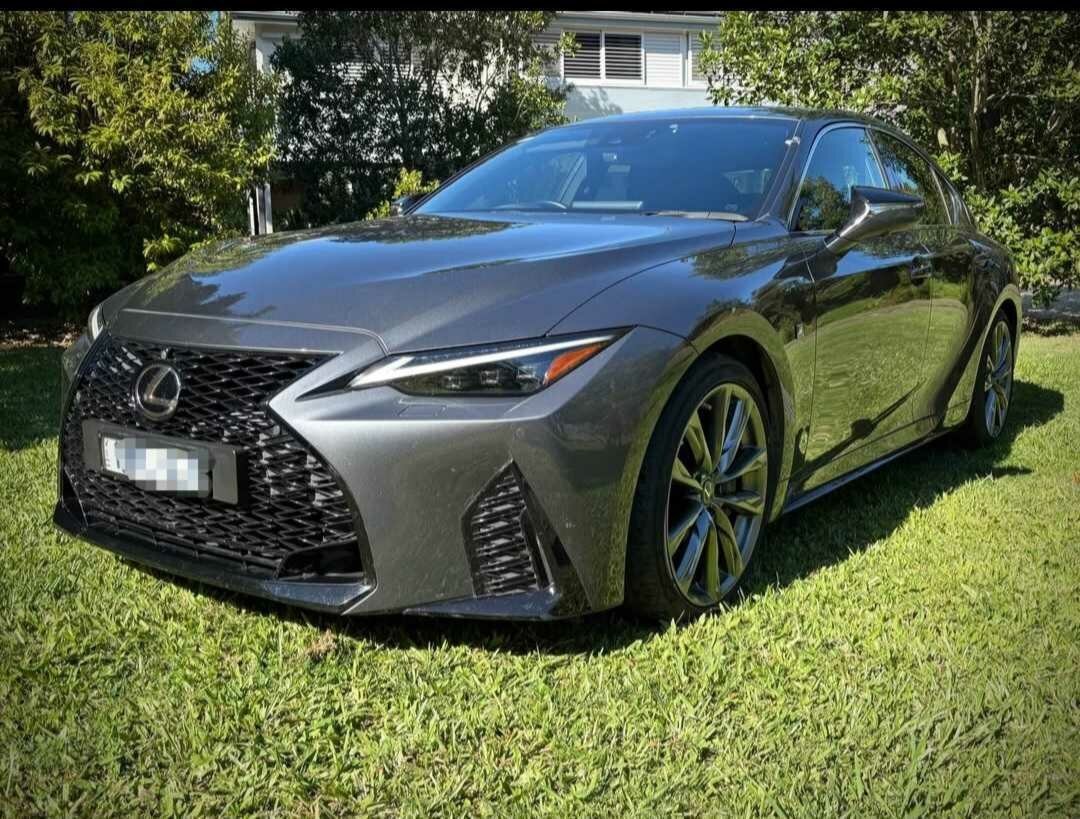 Lexus Is image 2