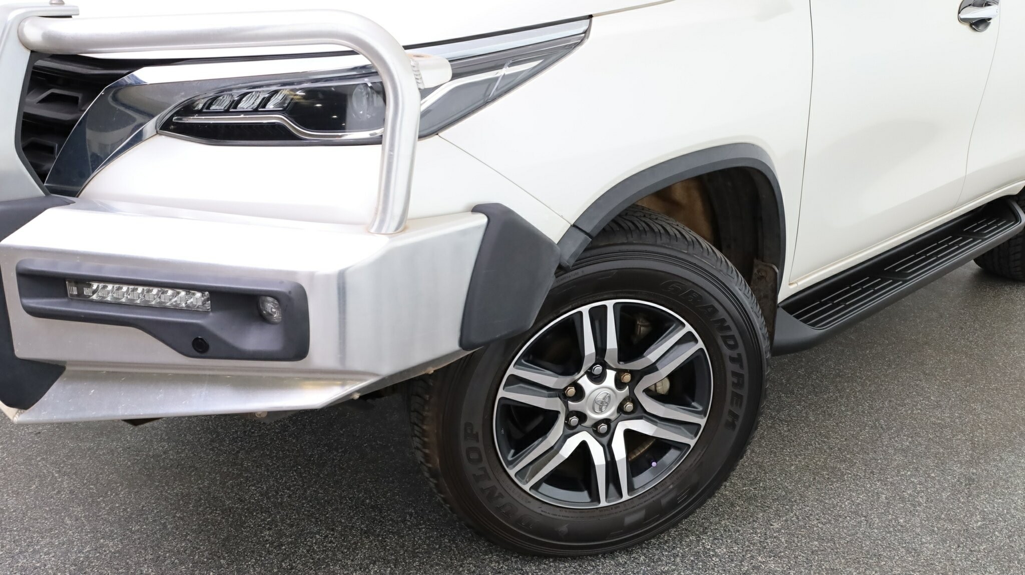 Toyota Fortuner image 3