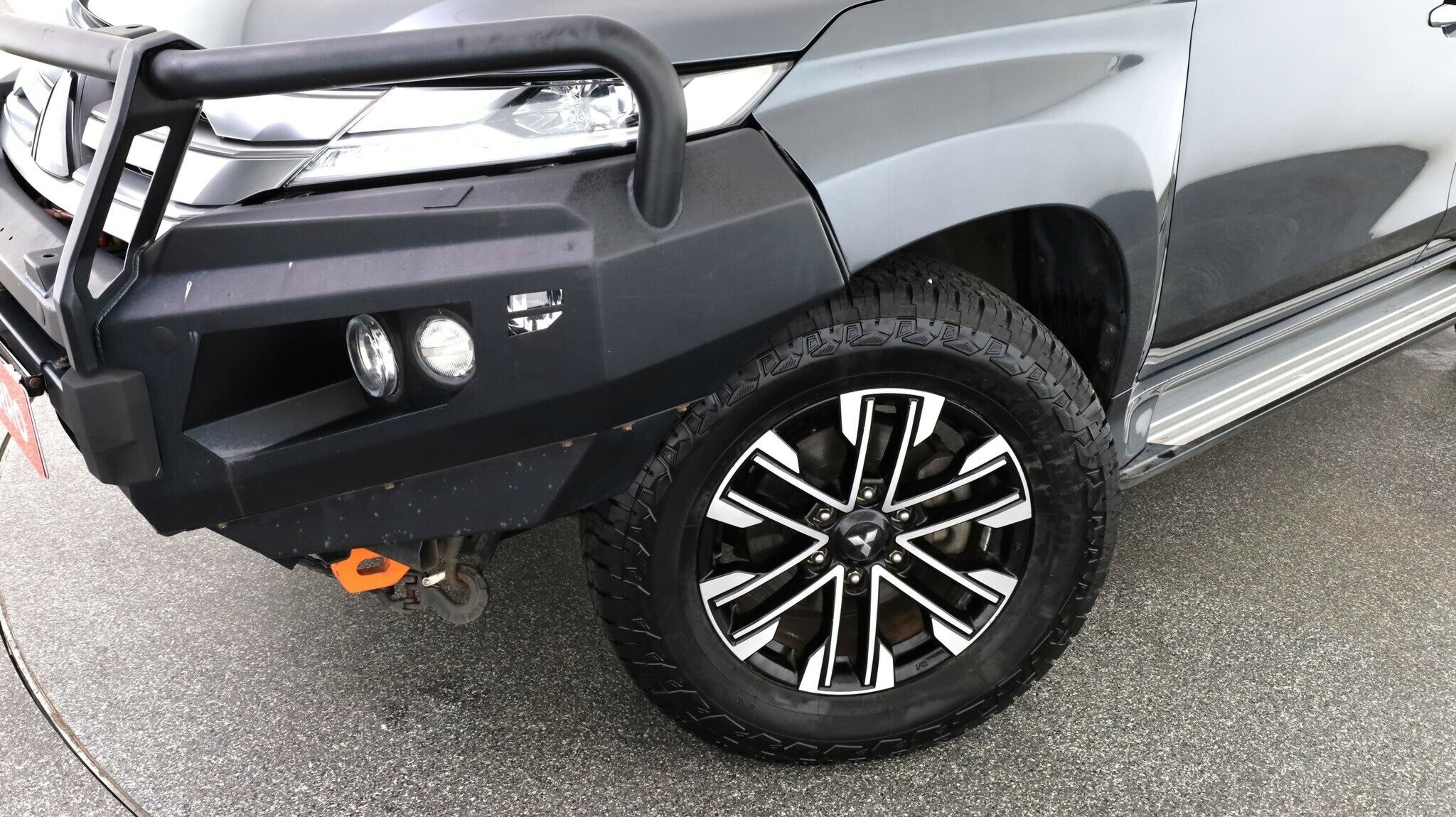 Mitsubishi Pajero Sport image 3
