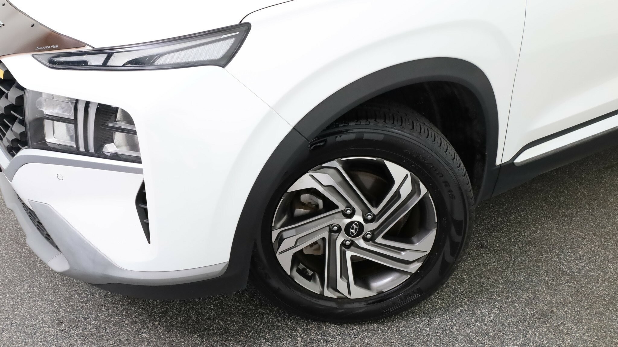Hyundai Santa Fe image 3