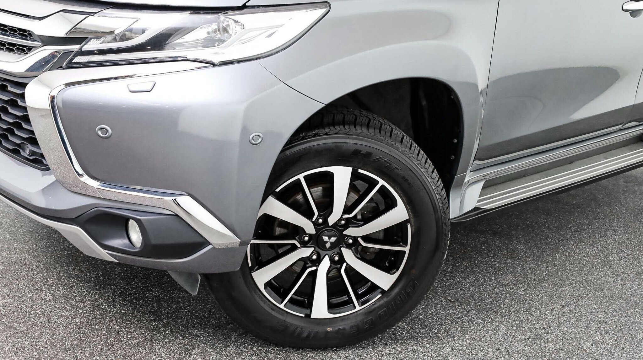 Mitsubishi Pajero Sport image 3