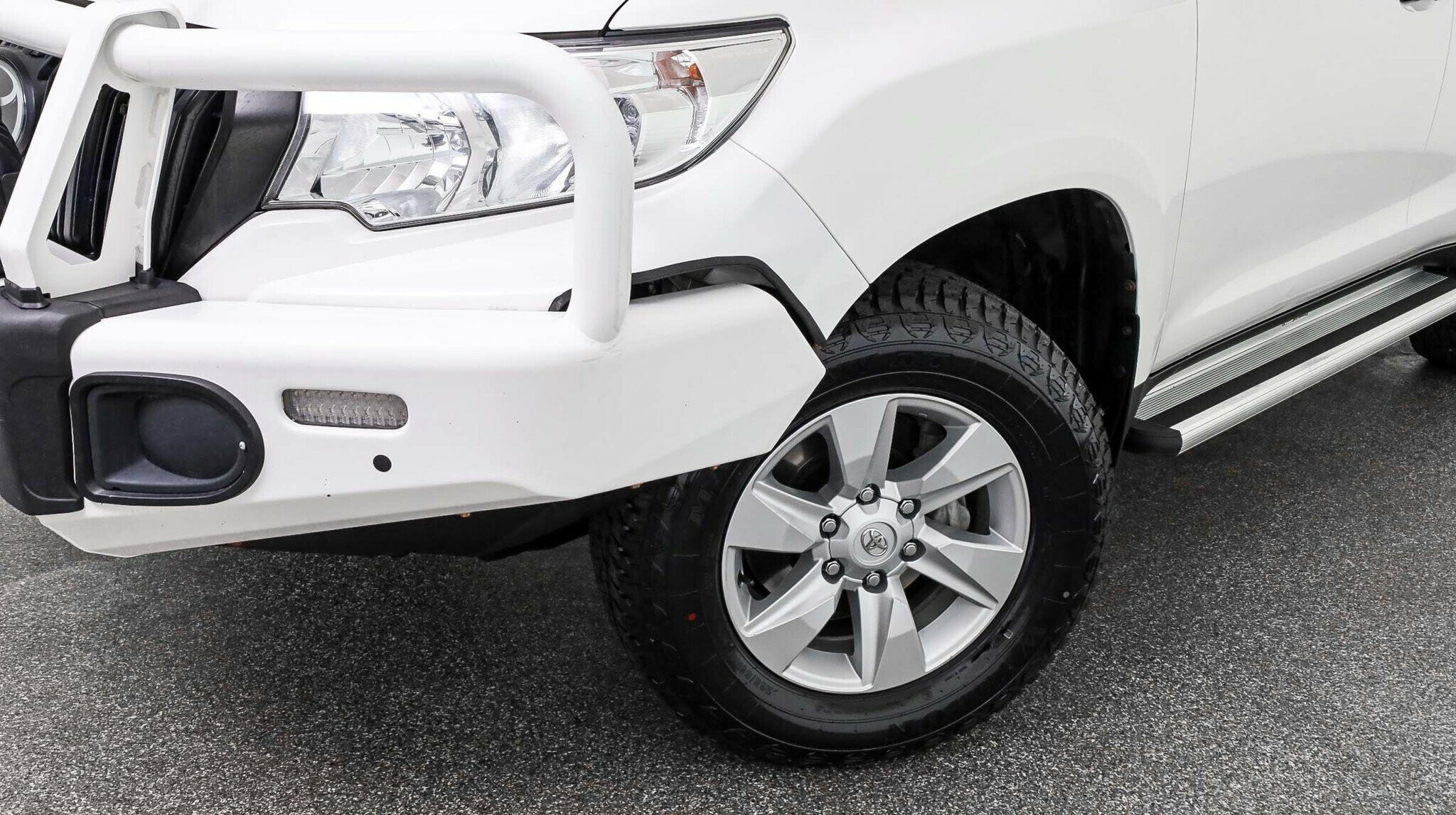 Toyota Landcruiser Prado image 3