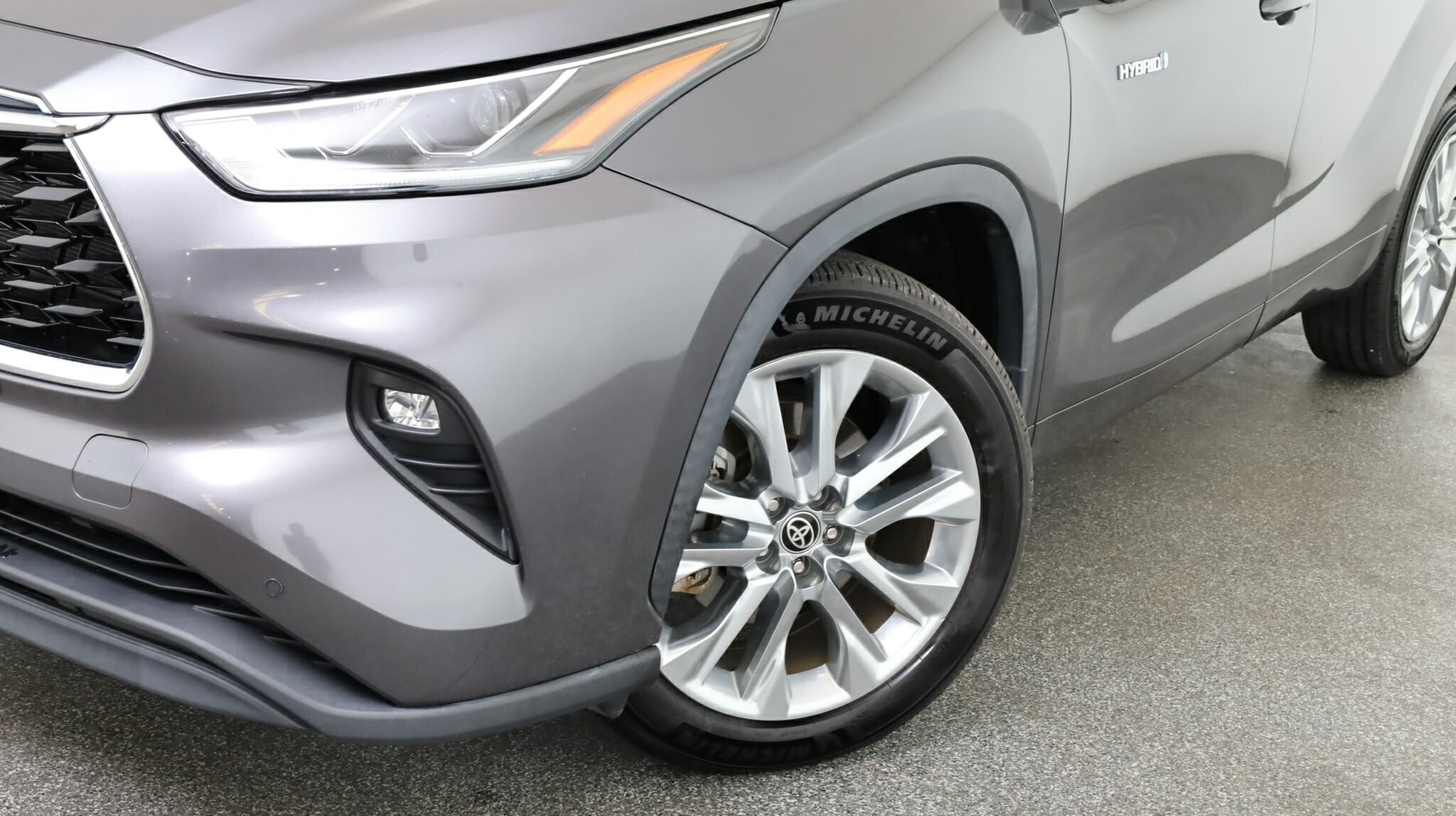 Toyota Kluger image 3