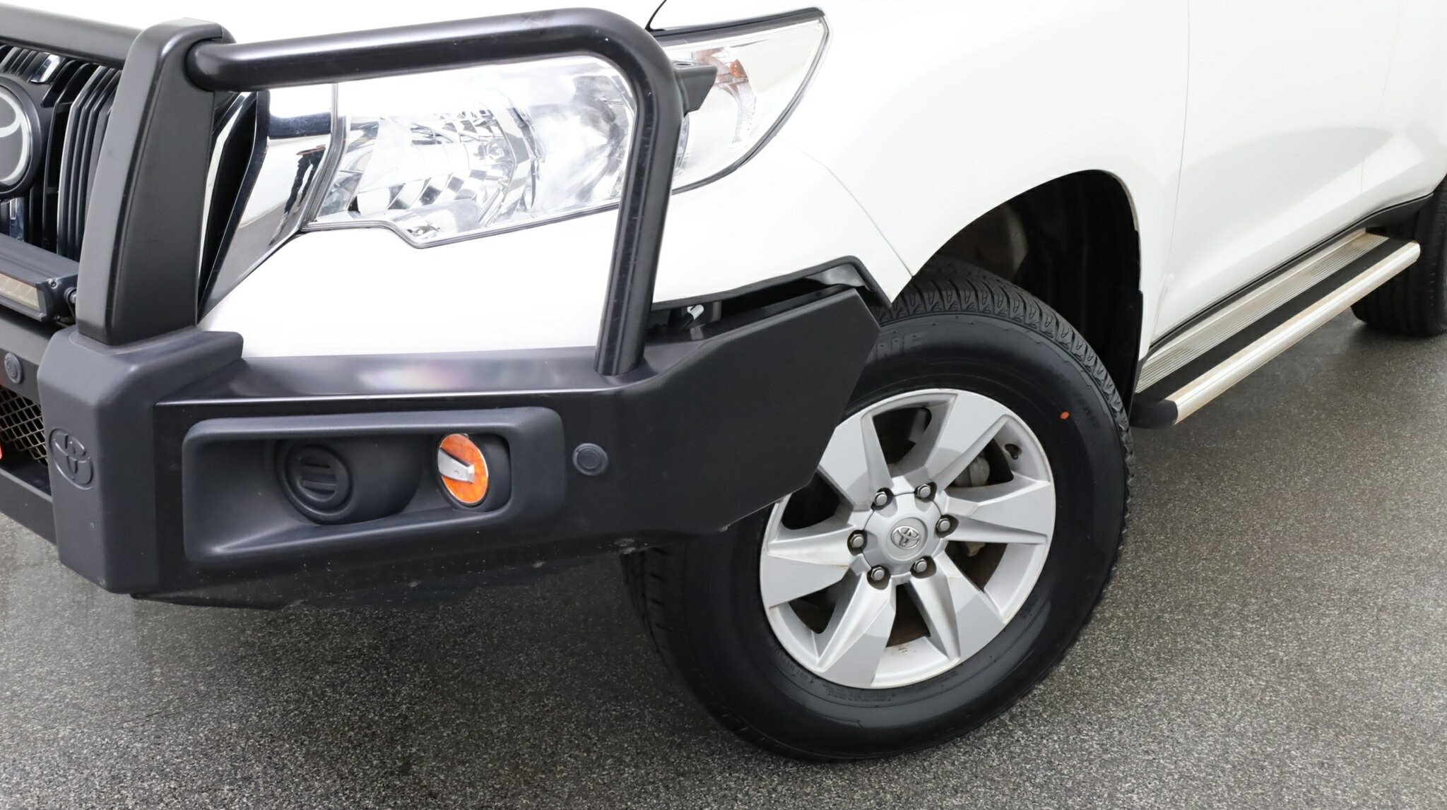 Toyota Landcruiser Prado image 3