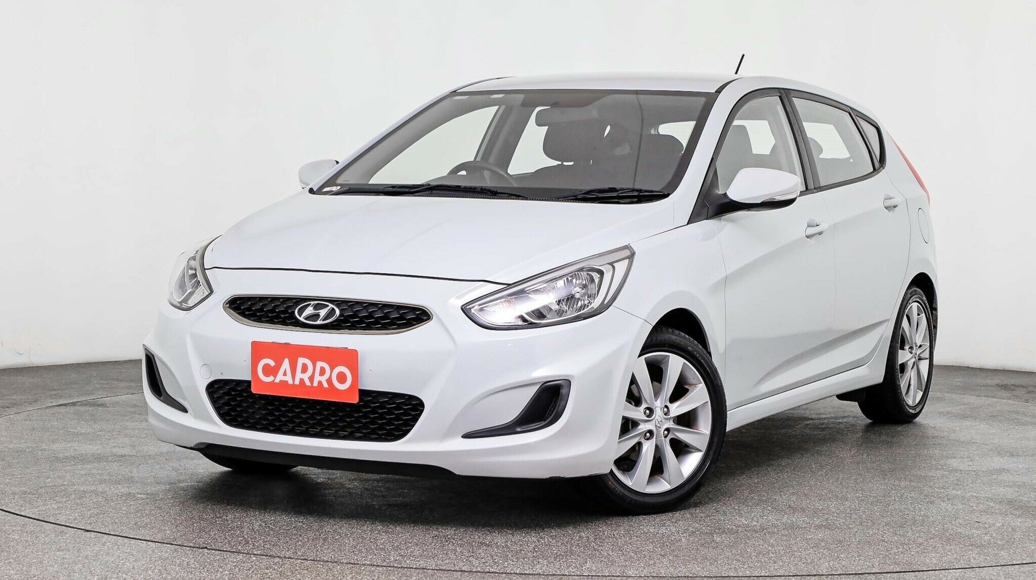 Hyundai Accent image 2