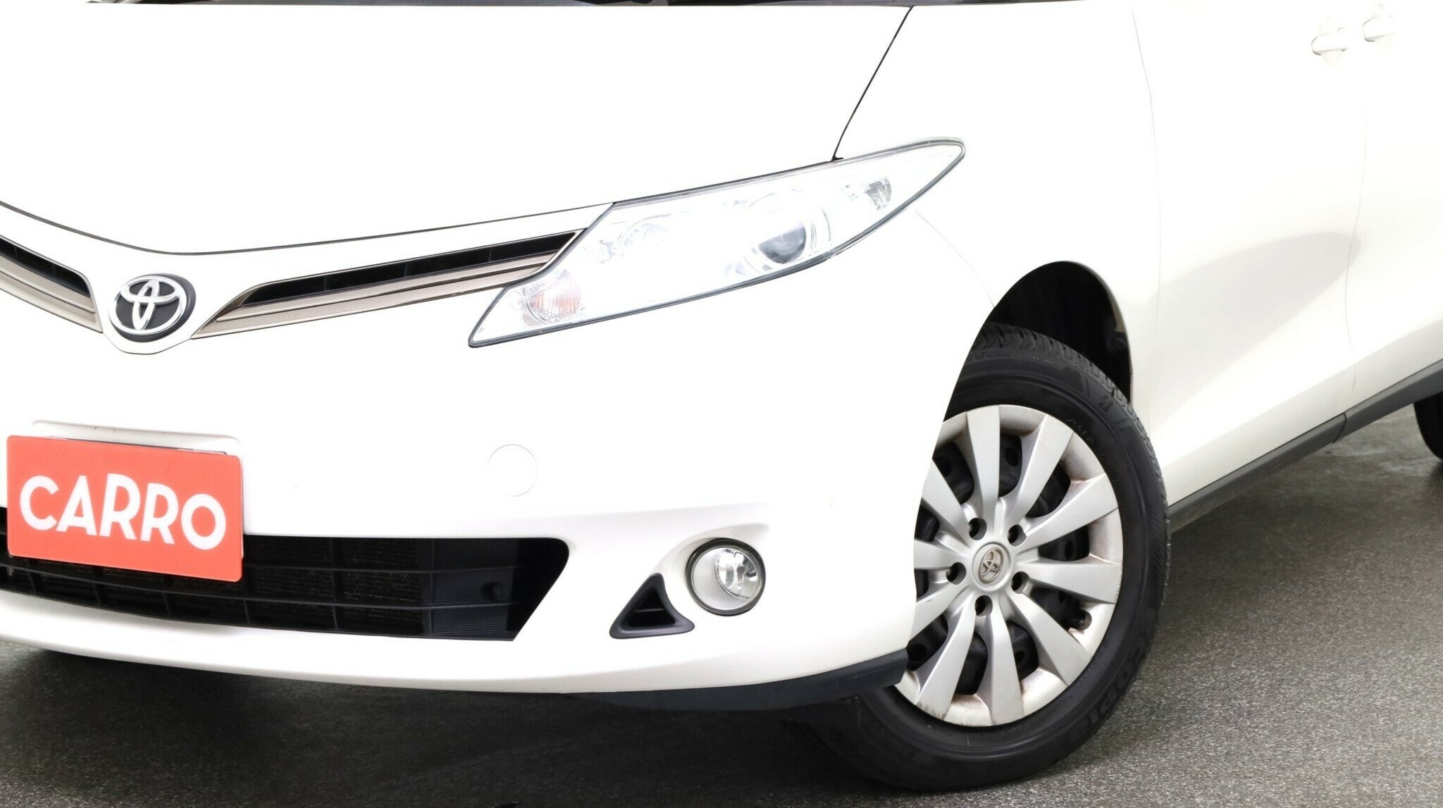 Toyota Tarago image 3