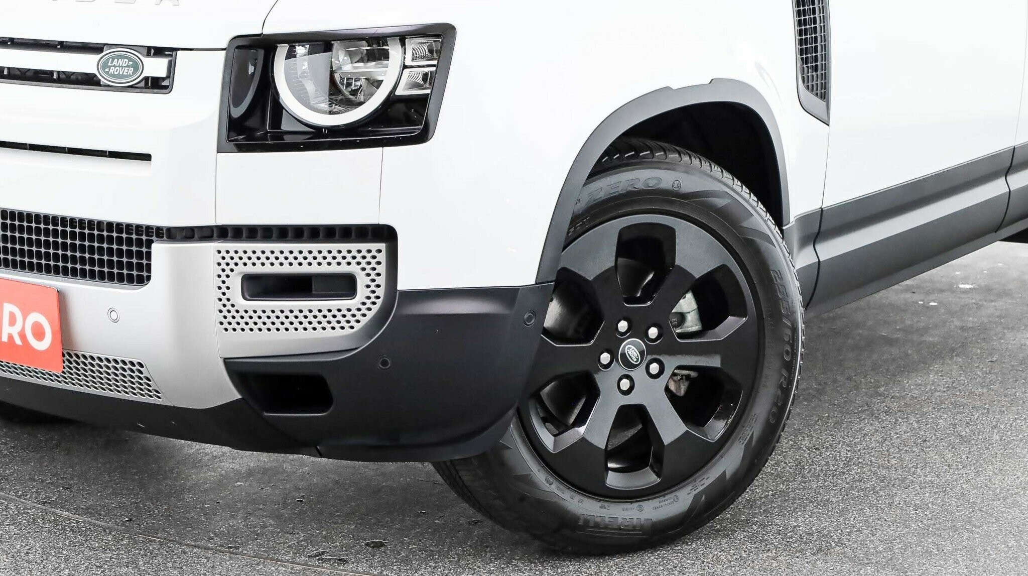 Land Rover Defender image 3