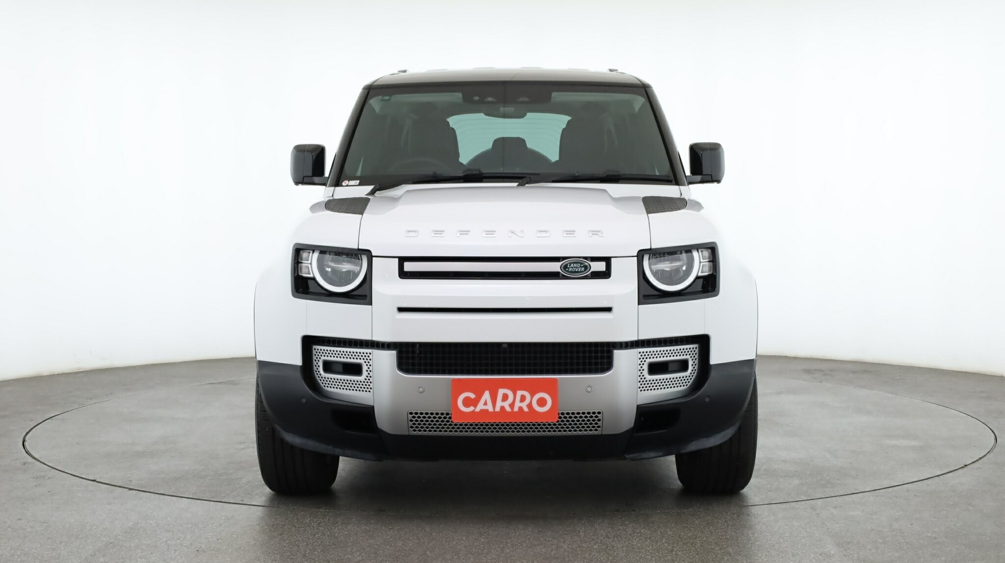 Land Rover Defender image 4
