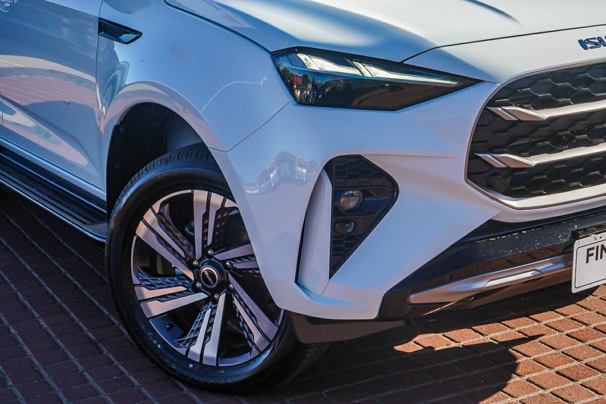 Isuzu Mu-x image 2