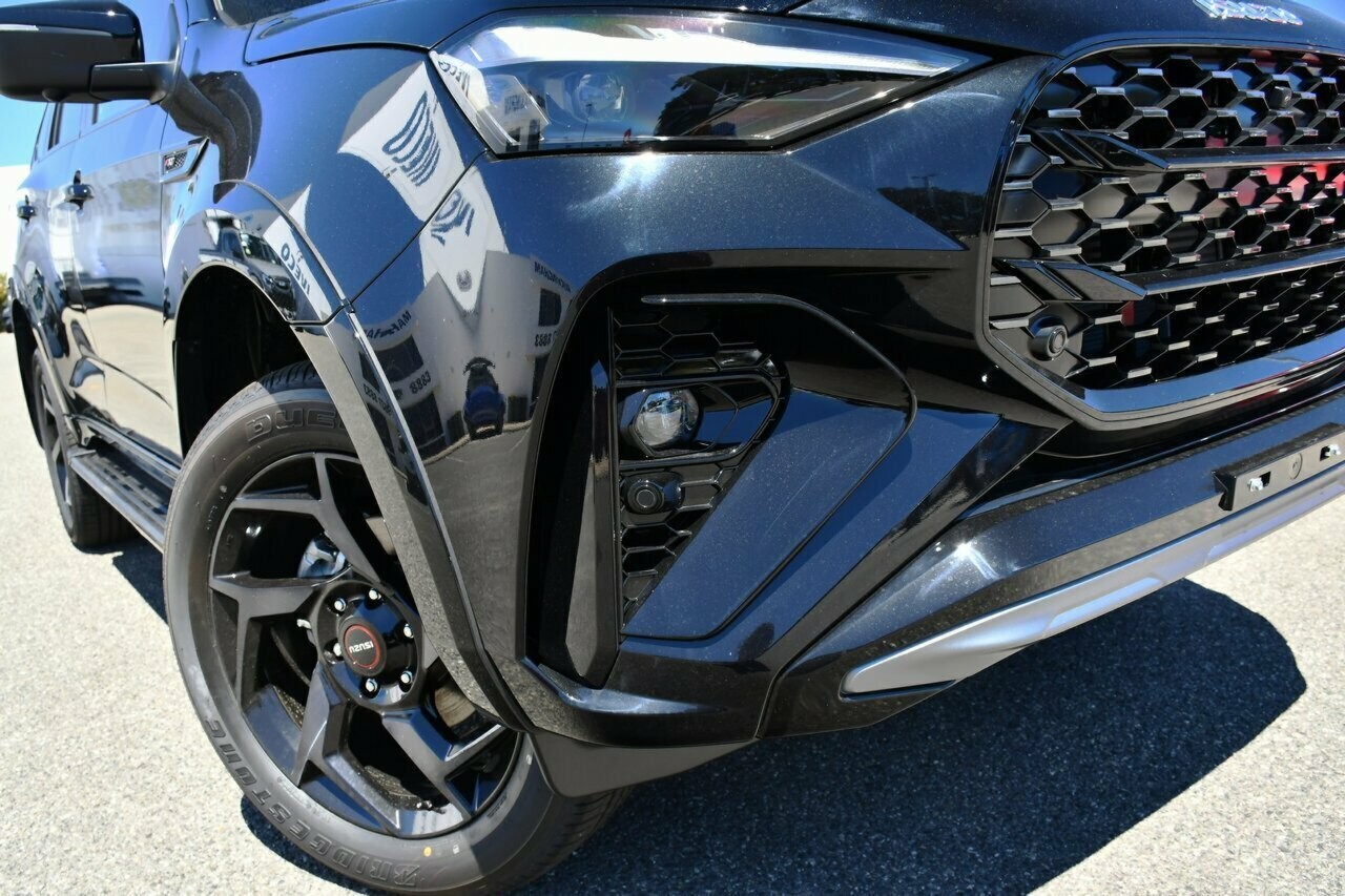 Isuzu Mu-x image 2