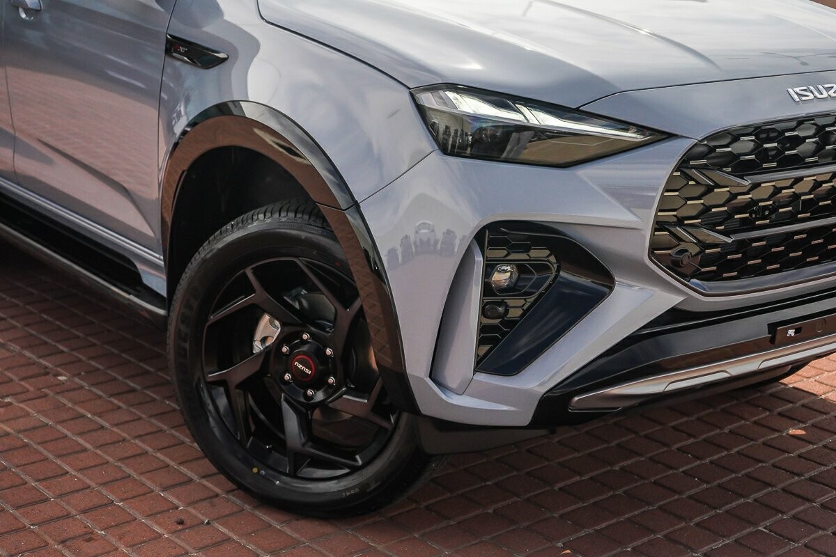 Isuzu Mu-x image 2