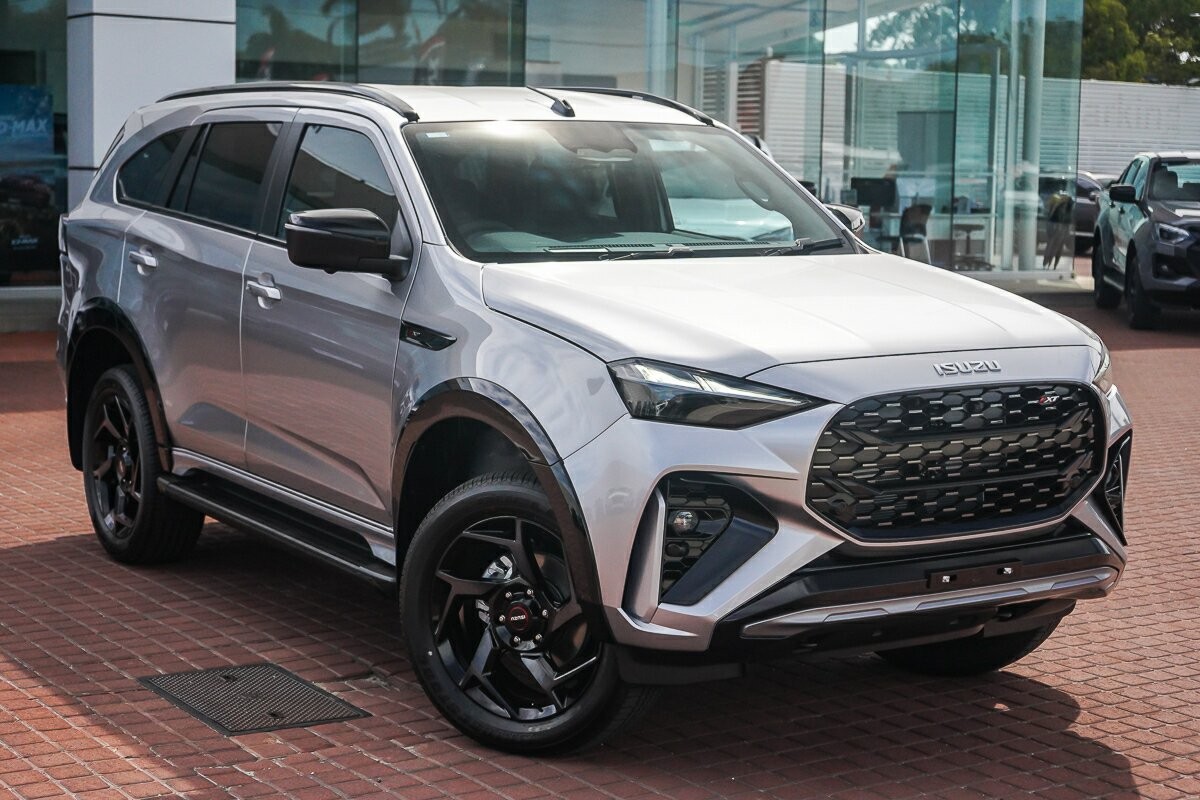 Isuzu Mu-x image 1