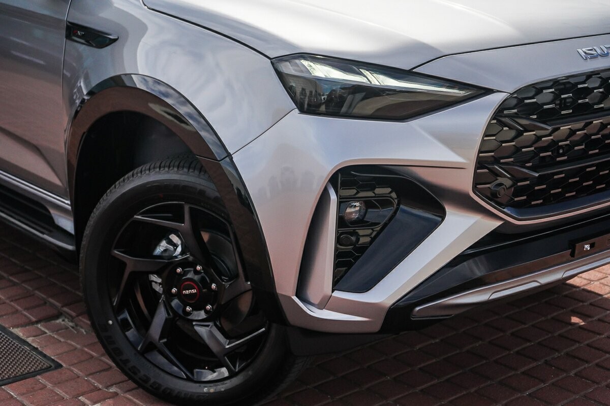 Isuzu Mu-x image 2