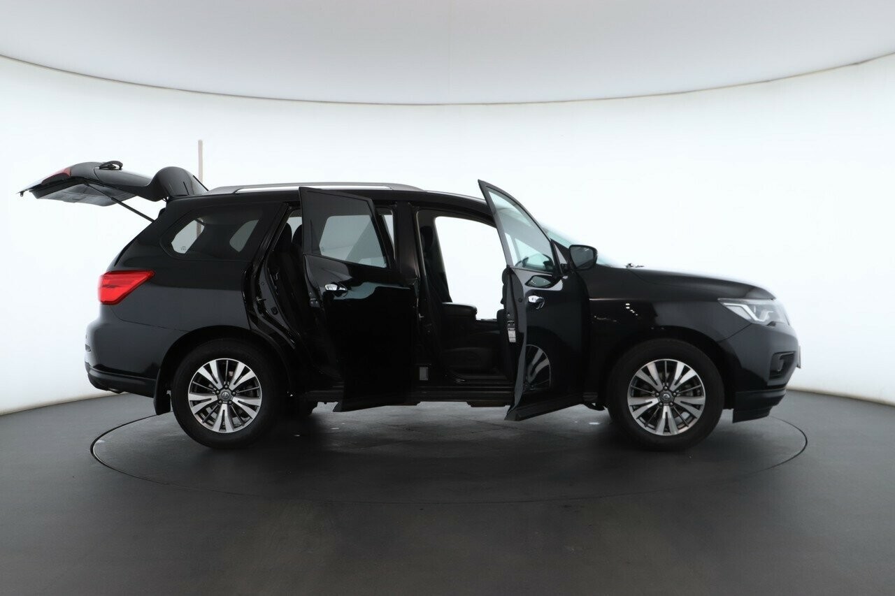 Nissan Pathfinder image 2